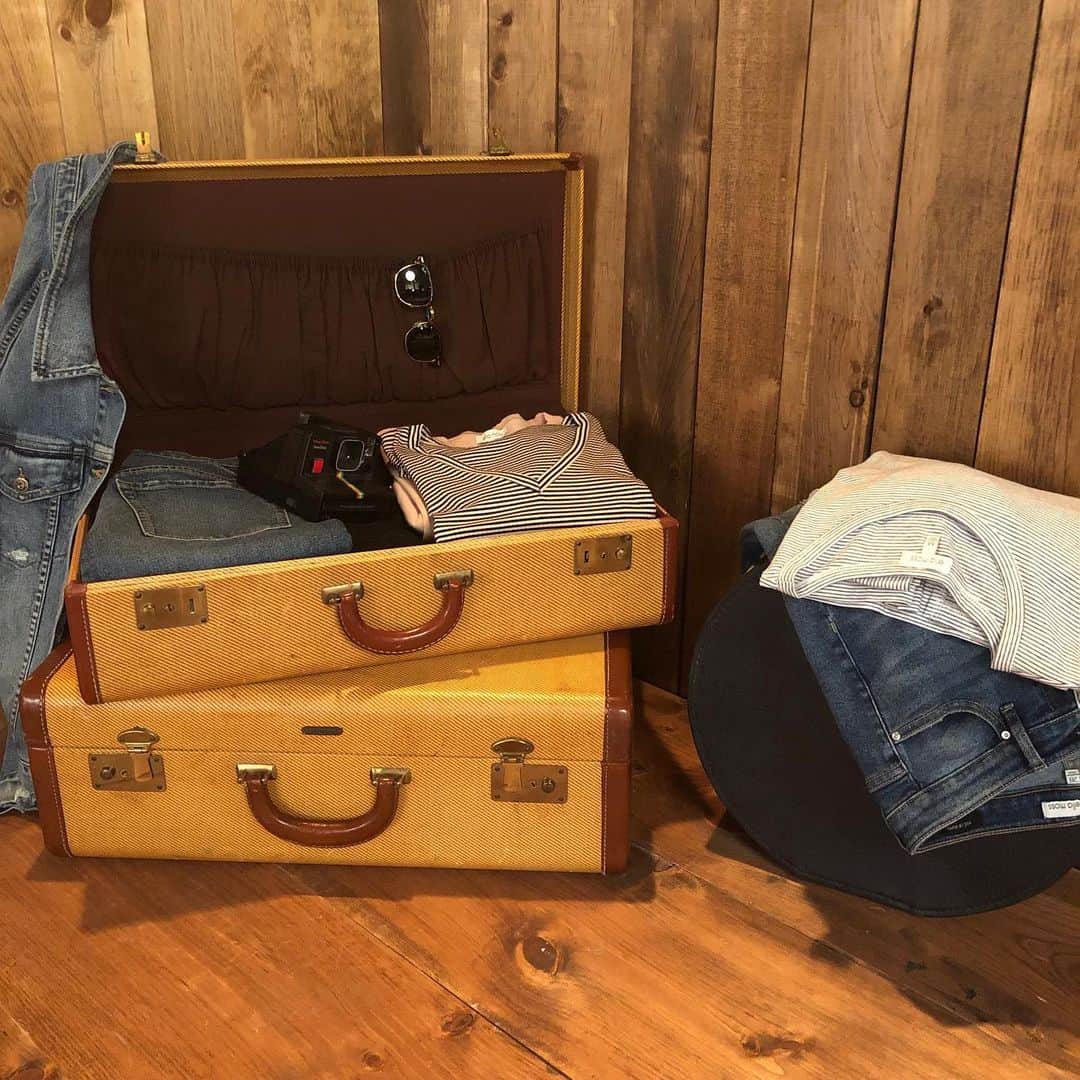 エラモスさんのインスタグラム写真 - (エラモスInstagram)「Packing for a weekend getaway? What do you wear when you’re #InMyELLAment?」11月9日 7時06分 - ellamoss
