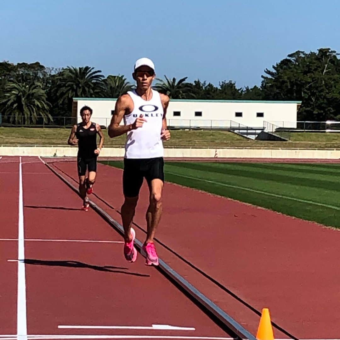 佐藤悠基のインスタグラム：「１つ１つのトレーニングに充実感を感じれるように集中。  #marathon#マラソン#福岡国際マラソン#oakley#2xu#garmin#maurten#宮崎#miyazaki」