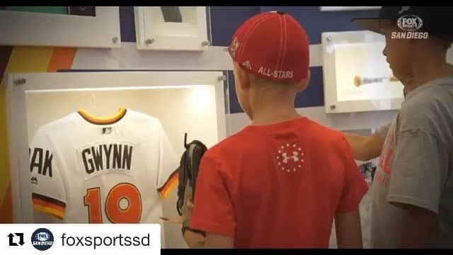 エリック・ホズマーのインスタグラム：「#Repost @foxsportssd with @get_repost ・・・ #BrownIsBack and it has us feeling ALL THE FEELS 👏🏽😭💛 11.9.19 @padres」