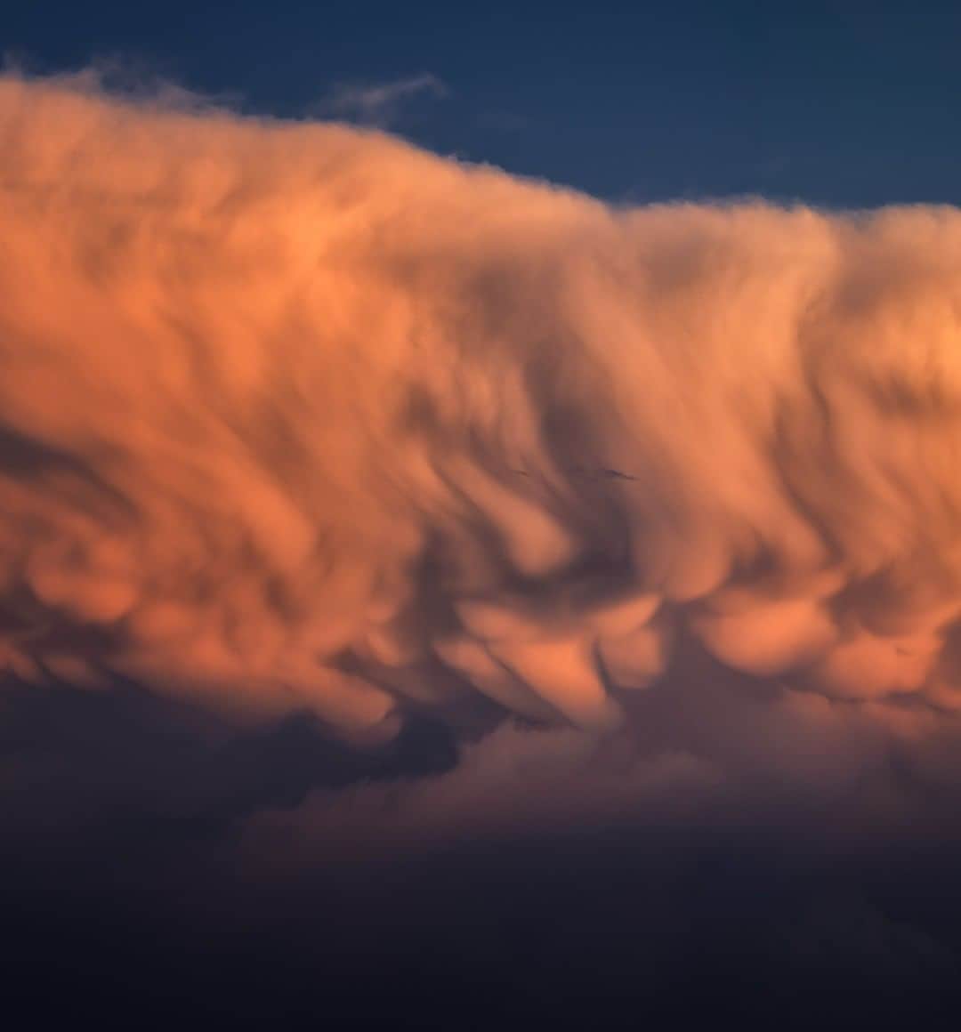 のインスタグラム：「Photo by Keith Ladzinski @ladzinski | Staring into the clouds and discovering shapes, faces, and structures is something we all likely did as children. It’s a form of pattern identification, the term for which is pareidolia. It’s a perfectly normal human tendency for identifying objects rapidly, like the face looking downward that many of you may see in this cloud formation. It’s a portal into the imagination, tapped when we look at art and iconic formations in national parks where we see signs for things like “owl rock” and “kissing camels.” #pareidolia」