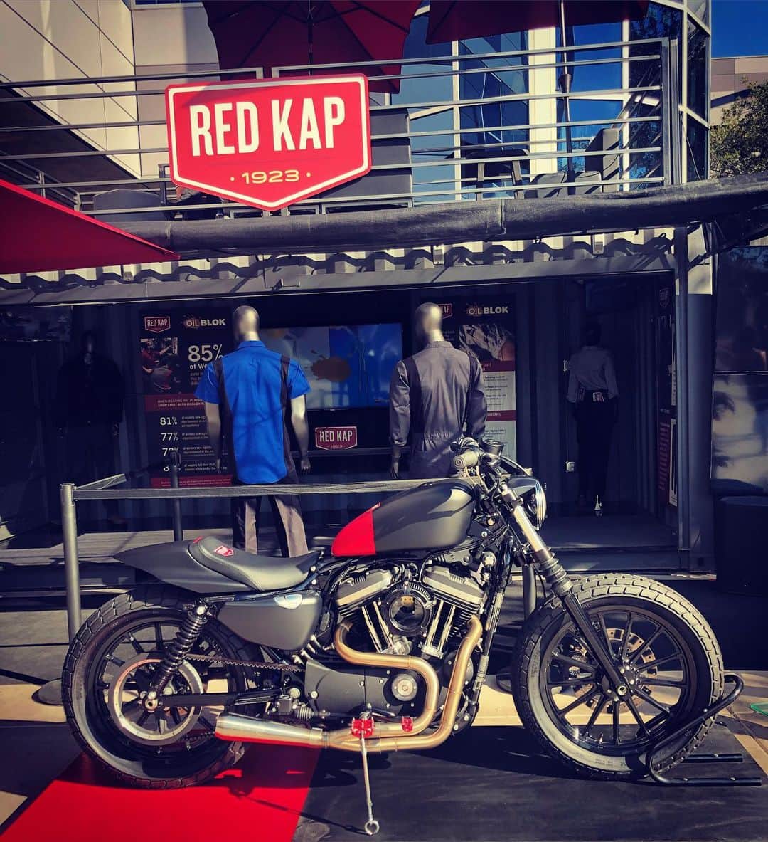 のインスタグラム：「Congrats to the winner of this custom Harley, Dan F. from Laredo TX! And a huge 👊🏼to our craftsman @heathpinter for the badass build. Not sure how we’ll top this at the @semashow next year.」