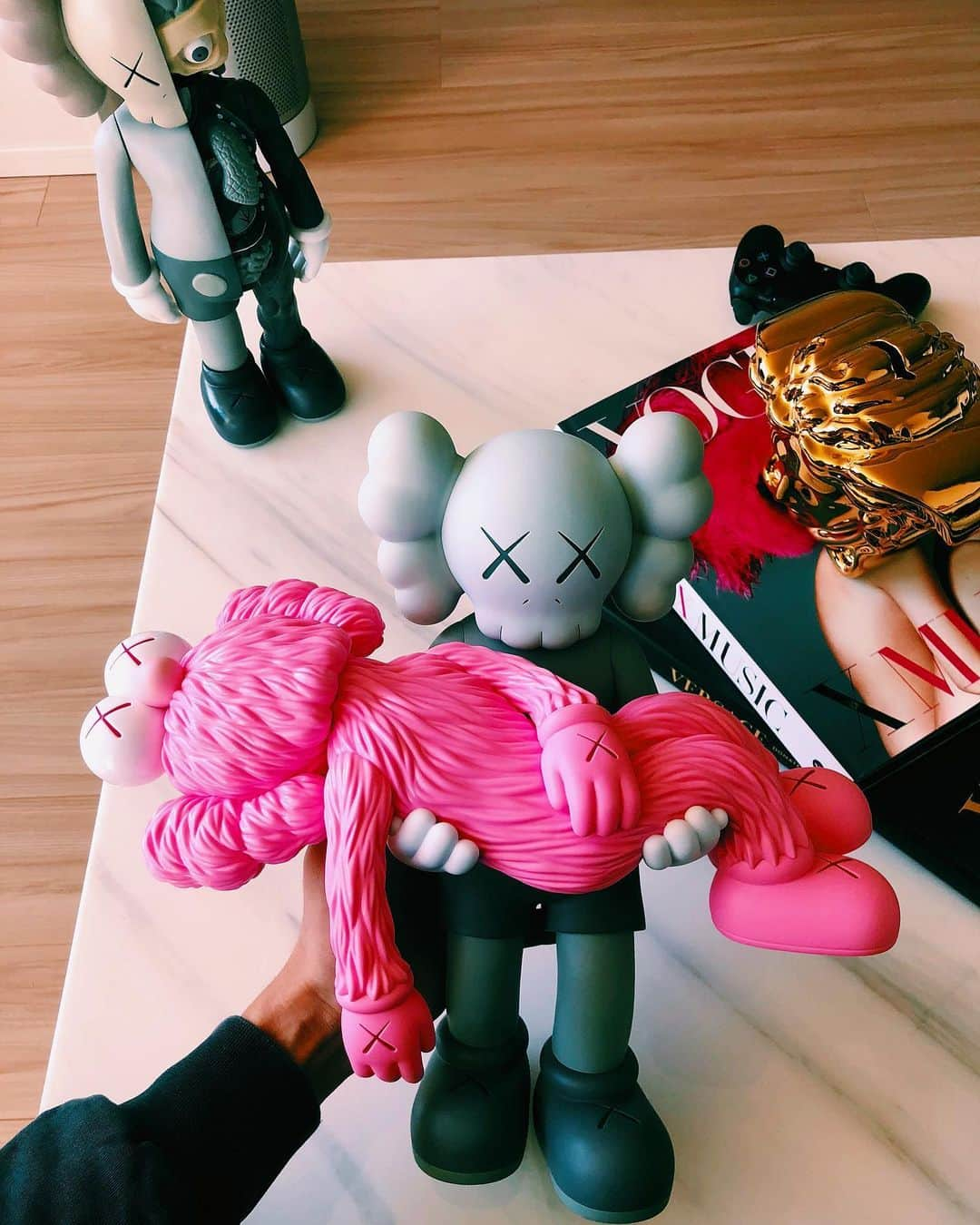 石倉ノアさんのインスタグラム写真 - (石倉ノアInstagram)「🤖KAWS🤖 .. . 気付けば4体に笑 どんどん虜になっていく。 . .. #japan #tokyo #kaws #instagood」11月9日 17時22分 - zeppelin.noah