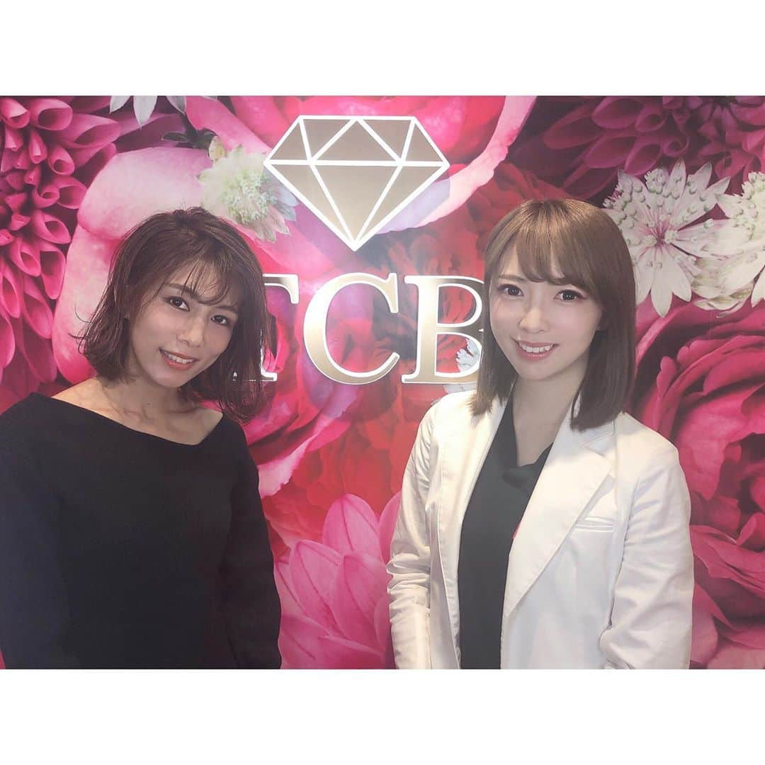 ayakoさんのインスタグラム写真 - (ayakoInstagram)「❤︎ 年齢と共に顔のたるみがずーっと気になっていたので😭 東京中央美容外科 池袋院 @tcbikebukuro で まりこ先生 @drinouemariko に TCB式小顔美肌再生と小顔脂肪溶解 BNLS注射をして頂きました😊 * * 池袋院はとても新しく綺麗でスタッフの方々、先生も優しく笑顔で対応くださり安心して受けることができました😊 私のインスタから飛んでもらうと特典があるよ❤︎ #リフトアップならTCB東京中央美容外科#美容整形ならTCB東京中央美容外科#東京中央美容外科#美容外科#池袋#東京中央美容外科池袋院#井上真梨子#まりこ先生#TCB式小顔美肌再生#BNLS#リフトアップ#pr」11月9日 17時22分 - ayaya315