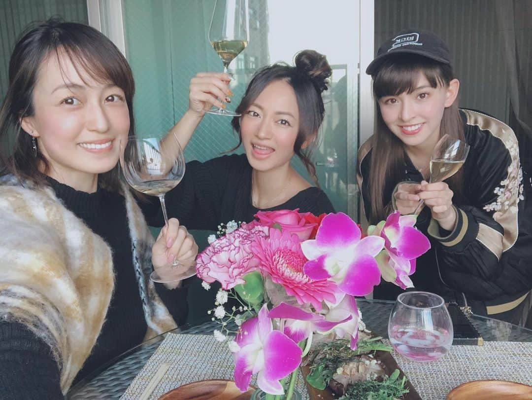 及川奈央さんのインスタグラム写真 - (及川奈央Instagram)「先日の #ケイリン女子部 #もちよりパーティー #女子会 #ランチ飲み　#お誕生日お祝い にのおめでとう #二宮歩美 #滝沢いしす」11月9日 17時35分 - naooikawa