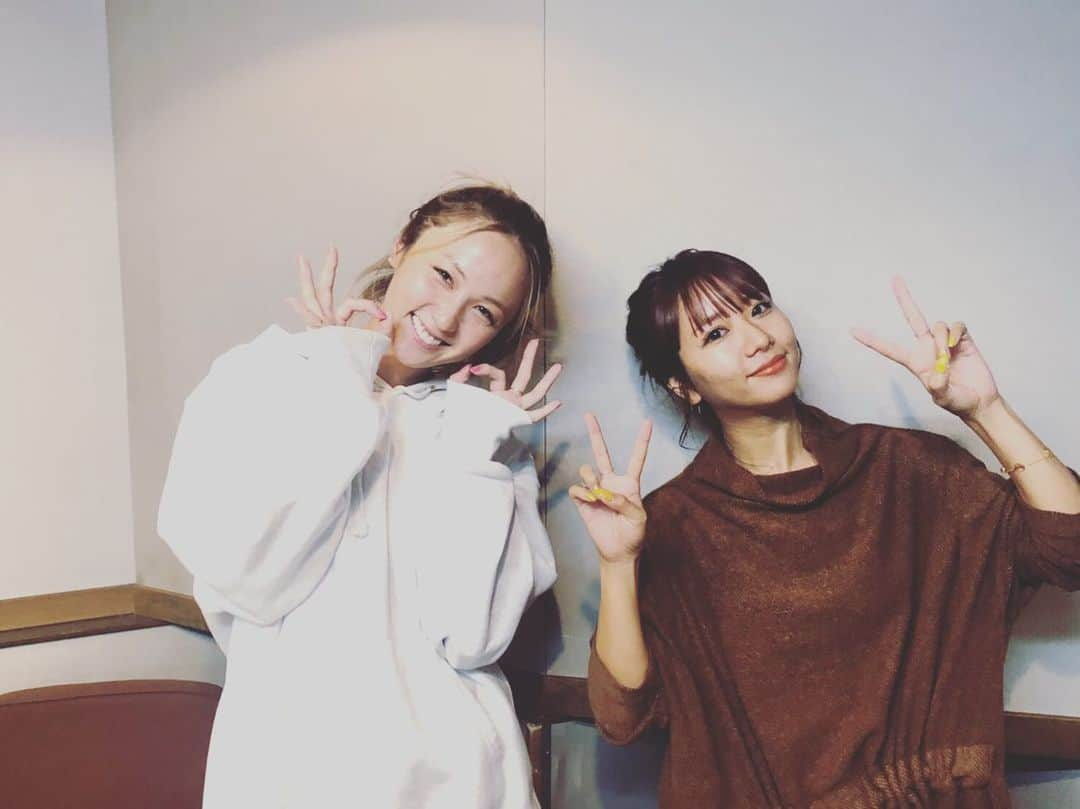 Aya（高本彩）さんのインスタグラム写真 - (Aya（高本彩）Instagram)「明日放送のAmiちゃんのラジオ「Happy-Go-Lucky☆」にゲスト出演させてもらってます❤︎個展の告知で呼んでくれたAmiちゃん。。Shizukaちゃんもラジオでコメントながしてくれたり。。 2人に支えてもらってばっかりやー😭 ありがとー😭みんな聴いてねー📻  #アミゴラ #dream #いつまでも優しい2人笑 #はやくあいたい #フォトバイアヤ展 #あそび人 #11月24日まで開催中 #アソビル  #横浜駅」11月9日 17時45分 - aya_dream04