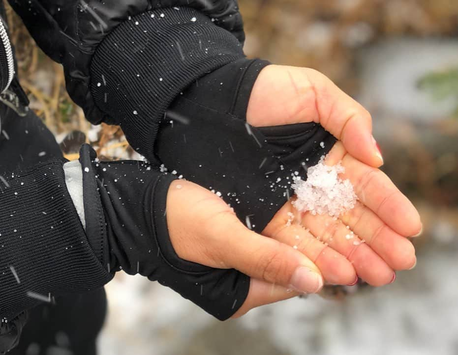 加藤未唯さんのインスタグラム写真 - (加藤未唯Instagram)「ほんま寒かった🥶❄ 雹が顔に当たってめっちゃ痛かった。 こんな綺麗な雹初めて🤞✨ #立山 #雄山 #立山連峰 #富山 #山 #登山 #山登り #山ガール #⛰ #トレッキング #自然」11月9日 17時57分 - miyukato1121