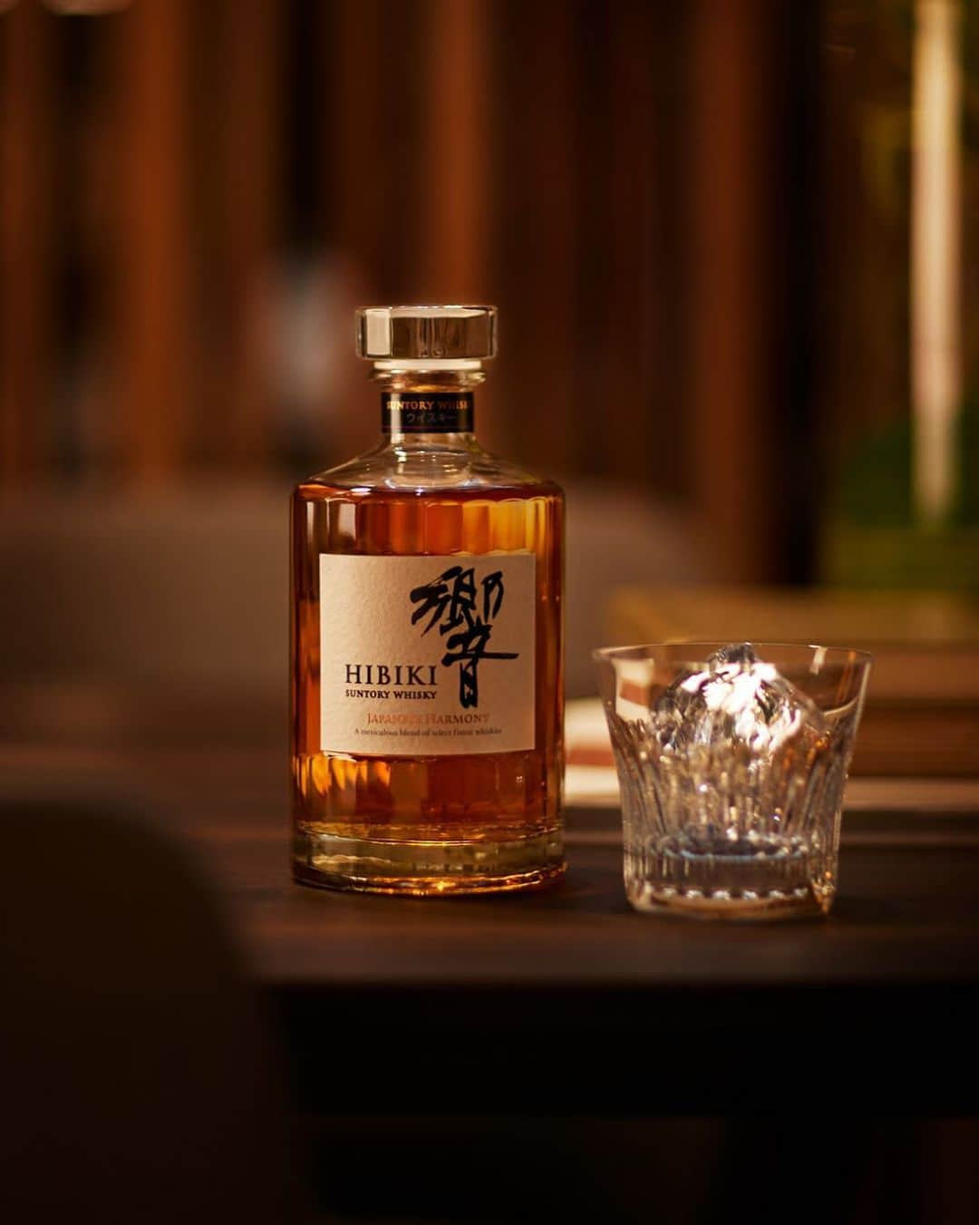 響 | SUNTORY WHISKY HIBIKIさんのインスタグラム写真 - (響 | SUNTORY WHISKY HIBIKIInstagram)「. HIBIKI TIME 愛着のあるグラスを持ち出して Bring your favorite glass.  #響 #hibiki #二十四節気 #立冬 #冬 #響時間 #hibiki_time #hibikitime #suntorytime」11月9日 17時58分 - suntorywhisky_hibiki