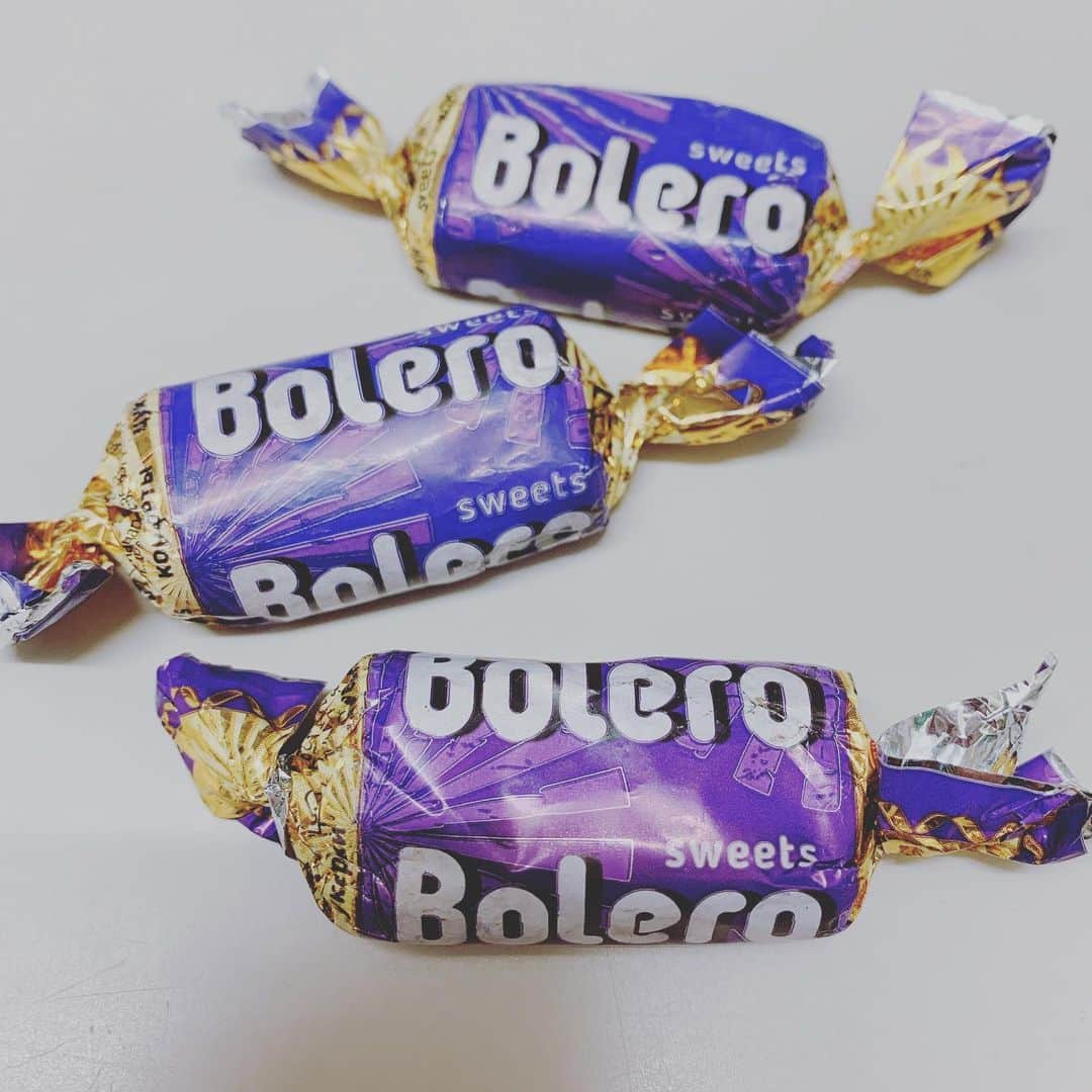 松浦有希さんのインスタグラム写真 - (松浦有希Instagram)「ロシアの方に いただいたこのお菓子。 今日のような寒い日に ぴったりの美味しさ(^^) 寒い地方のお菓子だからかな？ #bolero #bolerosweet」11月9日 18時22分 - 12bambi12_yuki_matsuura