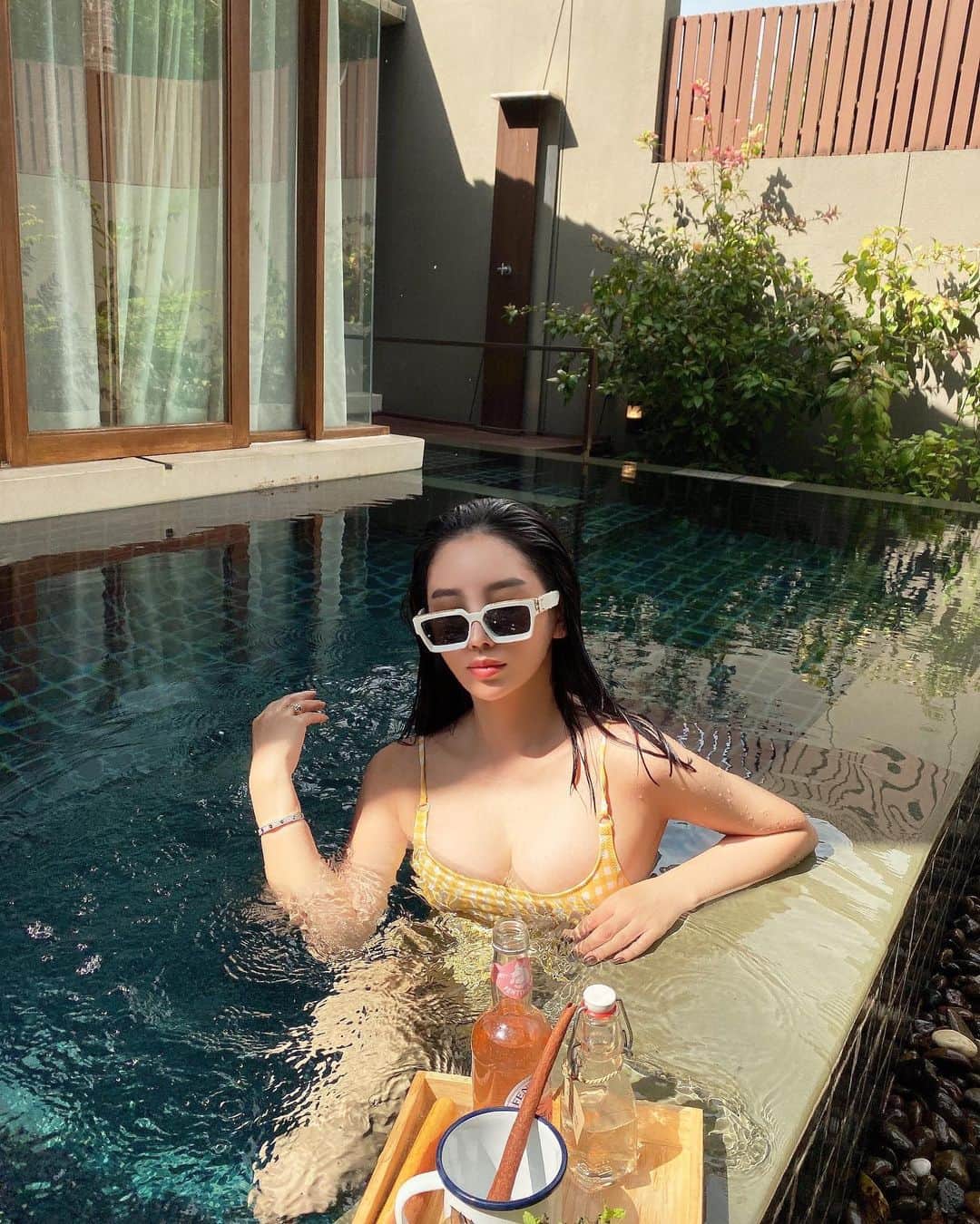 megbabyのインスタグラム：「モヒート飲む？💁🏻‍♀️🍸🍃 #Renhotels #Renphuket #TheMaikhaolife」