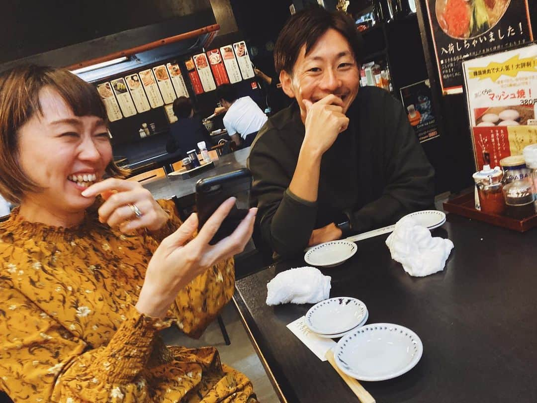 クロさんのインスタグラム写真 - (クロInstagram)「楽しい夜🍻  @tsukanomanofood の後に、 焼肉はしごな夜☺️🙏🏽 良い笑顔だわぁぁ🥰  大学時代の友達たちと、近況や、仕事の話を、、 サカナくんの話もした🐟 結論、「みんな一生懸命生きてる」 うん、良い日だった。 定例にしたい！！！ 詳しくはブログにも書きました🤳🏾 . #大学友達 #東洋大学 #楽しい夜 #ありがたや」11月9日 18時29分 - kuro_risa