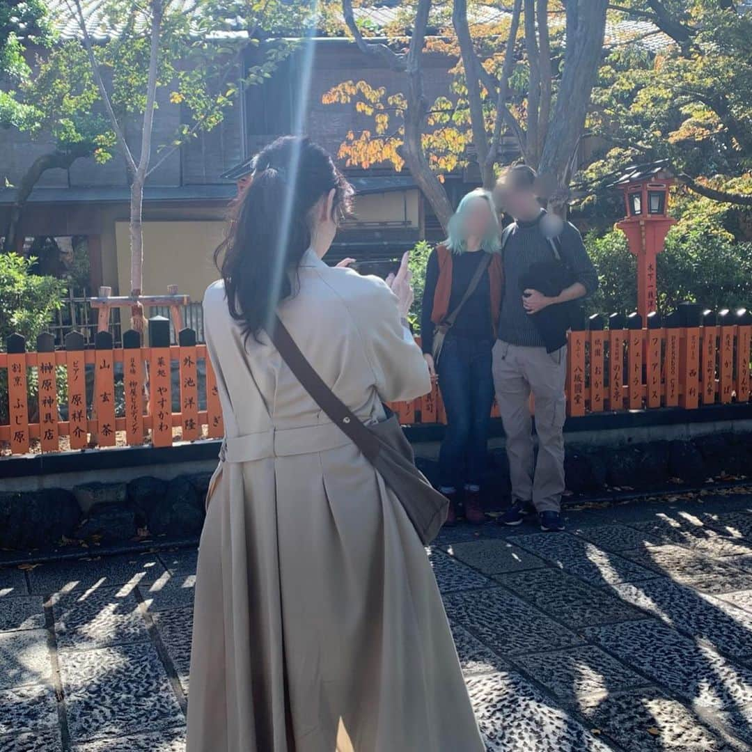 樹里咲穂さんのインスタグラム写真 - (樹里咲穂Instagram)「旅の2日目は秋の京都へ🍁 知恩院散策⇨美しい洋館、長楽館⇨八坂神社の本殿北でキレイキレイをお願いし🤲🌟祇園白川にて外国人観光客のお手伝い📸 #ピアニスト #YUKA #有馬から京都へ #わたしのへなちょこアテンドで珍道中」11月9日 9時45分 - juripyon1028