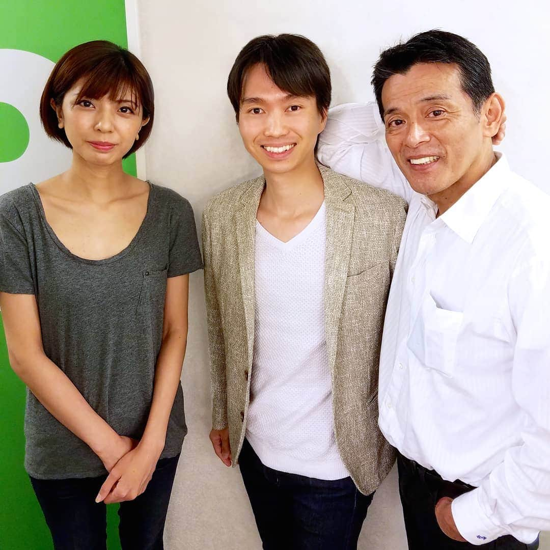 古村勇人さんのインスタグラム写真 - (古村勇人Instagram)「NHK連続テレビ小説『心はいつもラムネ色』の新藤栄作さん、大学時代に毎朝見ていた『まんてん』の宮地真緒さん。今年のディナーショーでの『雨晴伝説 ～義経恋物語～』では、この朝ドラコンビに源頼朝と北条政子を演じて頂きます！本番を来週に控え、稽古も佳境に入っています。チケットは残りわずか！芝居仕立てにした朗読劇とオンステージが一体となった『古村勇人ライブ＆ディナー2019』にご期待下さい！それにしても、こんな写真を撮ってもらうと朝ドラに出たくなるなー（笑）  2019年11月17日（日） ホテルニューオータニ高岡 古村勇人ライブ＆ディナー2019 雨晴伝説 ～義経恋物語～  出演／古村勇人　杜このみ　新藤栄作　大橋吾郎 櫻井忍　三浦憲世　柴田善行　山本道俊 若林廉也　津田奈由子　安井摩耶　大竹真由子　岸本有紀子 池上季実子  933-0035 富山県高岡市新横町1番地 受付 16:30～　ライブ 17:00～　お食事 19:15～  SS席　23,000円 ライブ：1列目～5列目の指定席 お食事：14F トップレストラン「フォーシーズン」にてスペシャルコース  S席　18,000円 ライブ：6列目以降の指定席 お食事：「瑞竜の間」「万葉・二上の間」「雨晴の間」のいずれかにてフルコース  ご予約・お問い合わせ 古村勇人富山後援会 TEL 090-4329-9271（受付時間 9:00〜18:00） http://www.hayato-furumura.com  #古村勇人 #新藤栄作 #宮地真緒 #NHK連続テレビ小説 #連続テレビ小説 #NHK朝の連続テレビ小説 #朝の連続テレビ小説 #心はいつもラムネ色 #まんてん #ディナーショー #雨晴伝説 #雨晴海岸 #雨晴 #源義経 #源頼朝 #北条政子 #芝居 #朗読劇 #オンステージ #ライブ #ディナー #朝ドラ #杜このみ #池上季実子 #ホテルニューオータニ高岡 #ホテル #ニューオータニ高岡 #ホテルニューオータニ #高岡 #富山」11月9日 10時00分 - hayato.furumura