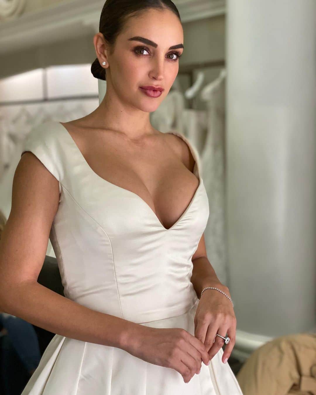 ジャクリン・スウェッドバーグのインスタグラム：「Today I said YES TO THE DRESS! Not any of these dresses... but a dress! #kleinfeld #bridetobe @kleinfeldbridal」