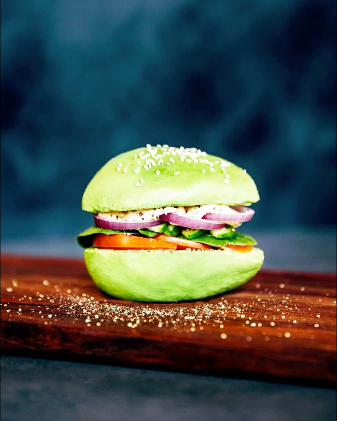 ニュージーランド産アボカドのインスタグラム：「アボカドバーガーの完成形⁠ #素晴らしい出来上がり⁠ ⁠ ⁠ #nzavocado #avoburger #avocadoart ⁠ ⁠ #ニュージーランド産アボカド #アボバーガー ＃アボカドアート⁠」