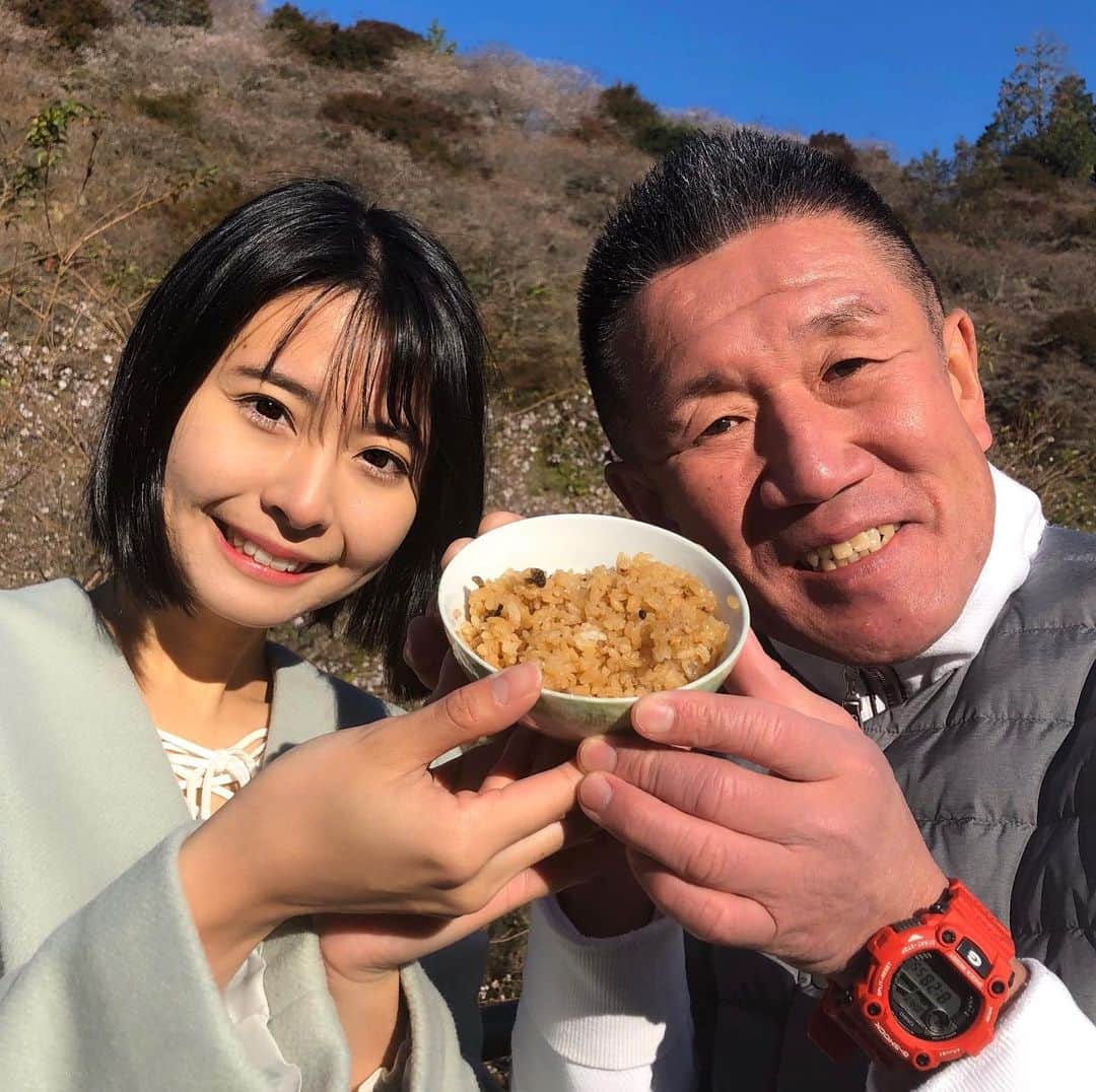 望木聡子さんのインスタグラム写真 - (望木聡子Instagram)「「#旅サラダ」愛知県豊田市からの中継 若干わちゃわちゃしましたが(笑)、無事に終わりました🌸🍁 桜と紅葉のコラボレーション、わたしのイラスト… いかがでしたか？ 初めての #ヘボ飯 もおいしかったです☺️ . 全国の皆さん、ご覧いただきありがとうございました！ #ラッシャー板前 さん、またよろしくお願いいたします✨ . #四季桜 #イラスト #メーテレ #アナウンサー #望木聡子 #もっちー」11月9日 11時30分 - satoko_mochiki