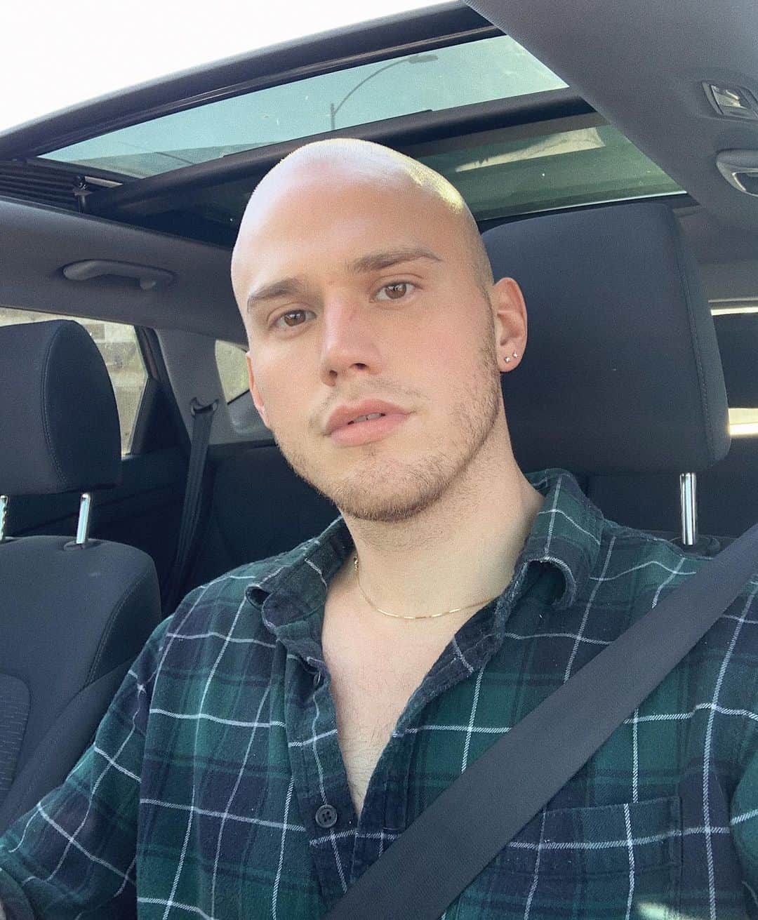 ブランドン・シェイアのインスタグラム：「Felt cute 🤷🏼‍♂️」