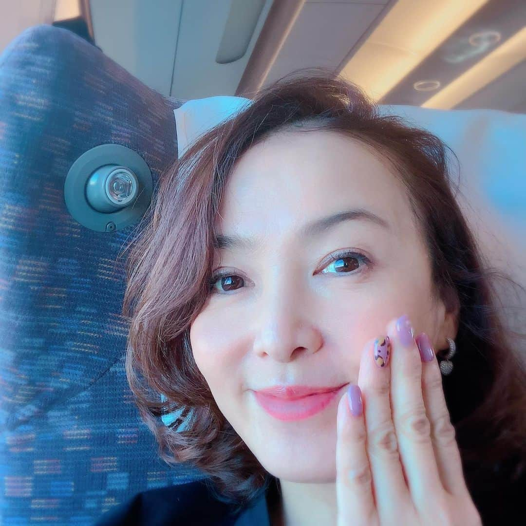 河野景子のインスタグラム：「秋のネイル、 アニマル柄に初挑戦！ 可愛くて気に入ってます✨」