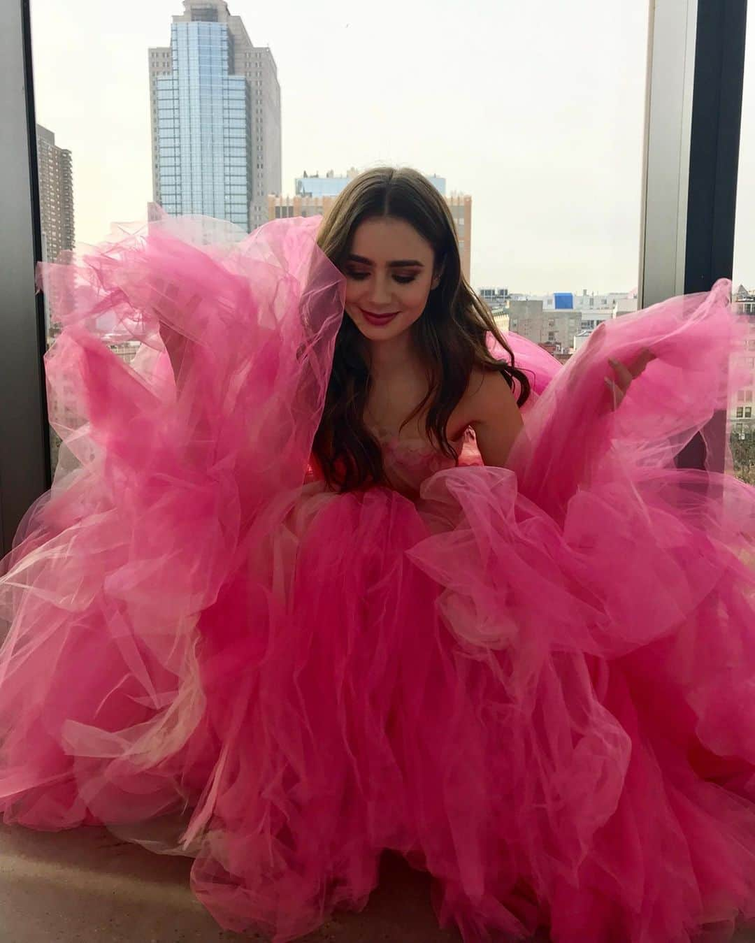 リリー・コリンズさんのインスタグラム写真 - (リリー・コリンズInstagram)「Pink Lady in the Big Apple...」11月9日 11時39分 - lilyjcollins