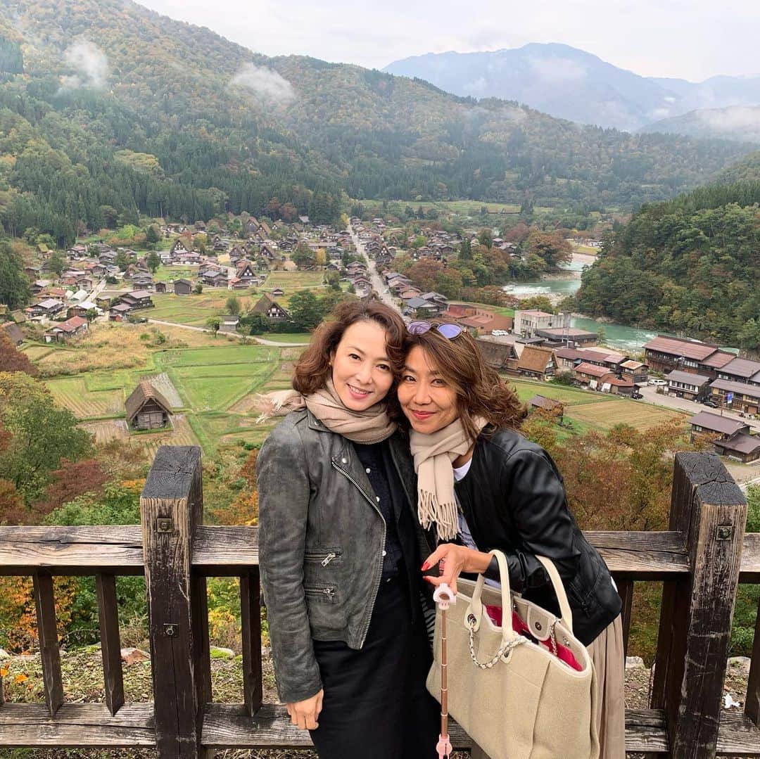河野景子さんのインスタグラム写真 - (河野景子Instagram)「ママ友　ちーちゃんとの白川郷へ先日行ってきました！」11月9日 11時39分 - keikokono1112