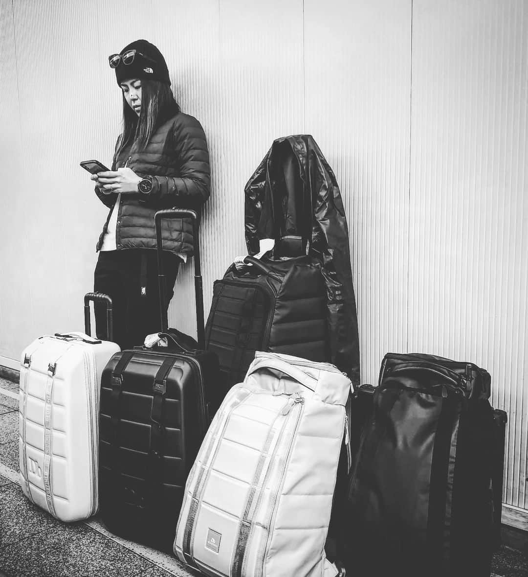 小野塚彩那のインスタグラム：「Travel w @douchebags . . . @douchebagsjapan . . #douchebags #travel #bag #hugger30l #littlebastard60 #aviator40 . . 📸 @yamaki_x」