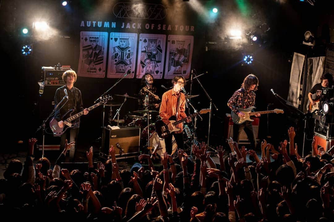 のインスタグラム：「📷@__glistenphobia  荒神山ぶりの滋賀県でした  #bassist #freedomcgr #orangeamps  #shareef #nike #airjordan #marvel #ironman #dccomics #batman #autumnjackofseatour」
