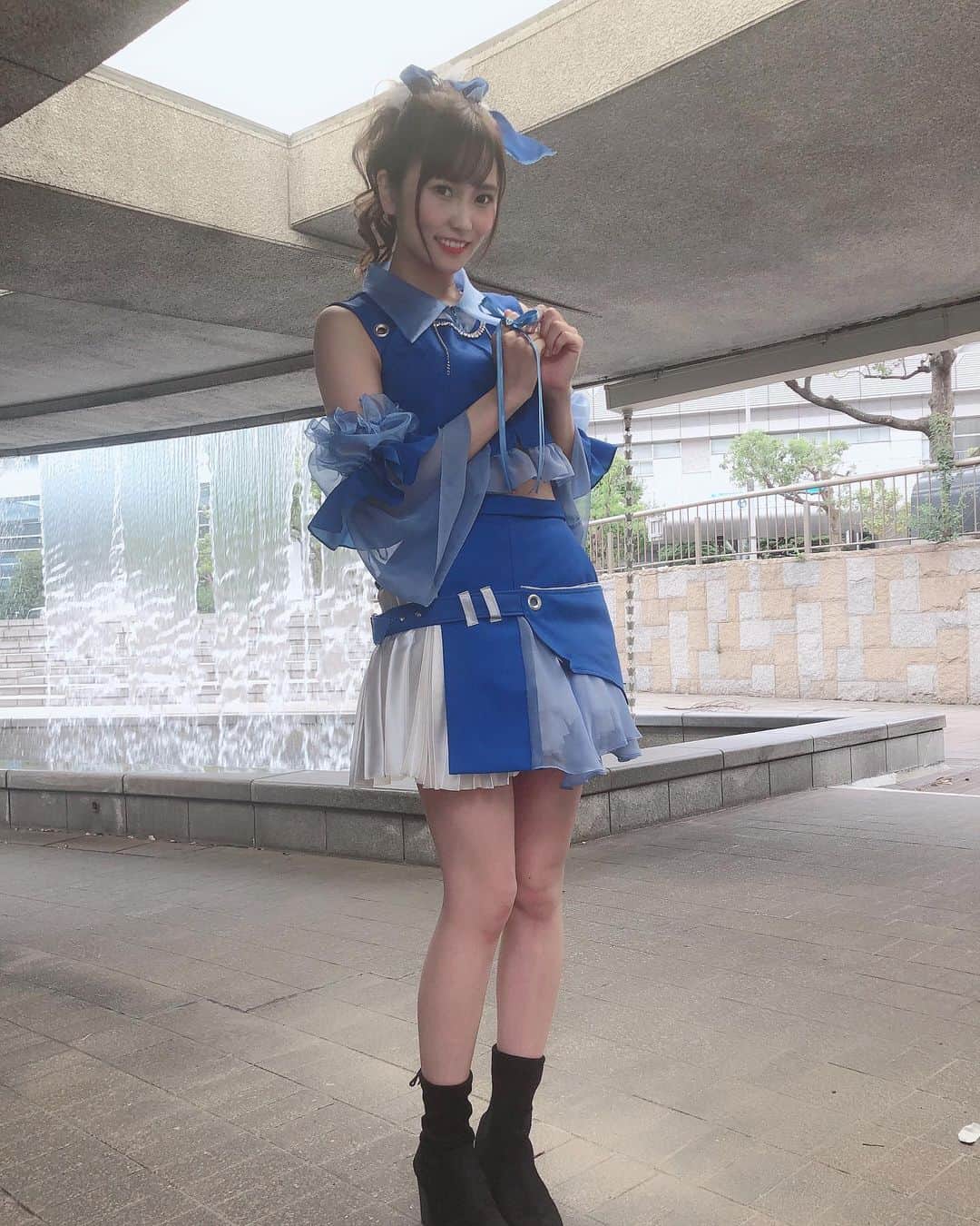 佐野友里子のインスタグラム：「新曲『未来航路』の新衣装だよ💙 . #らぶどる #アイドル衣装 #衣装 #アイドル #偶像」
