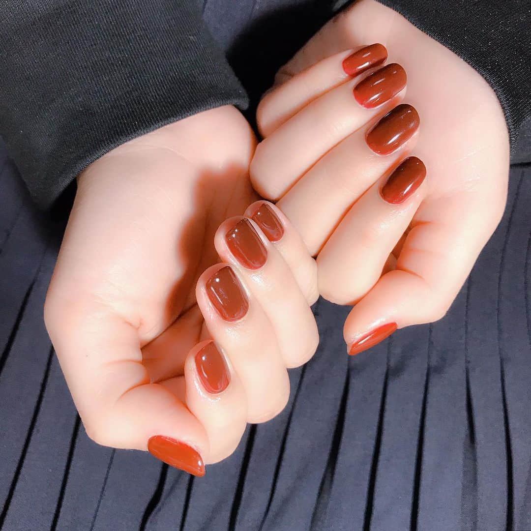 なかやまちえこのインスタグラム：「Bordeaux. #nail #nails #nailart #ネイル #美甲 #ネイルアート  #clou #nagel #ongle #ongles #unghia #japanesenailart #manucure #네일 #젤네일 #네일아트 #네일리스트 #japanesenails #manicurist #gelnails #أظافر #ワンカラーネイル #ボルドーネイル #bordeaux #bordeauxnails #licaxxx さん」