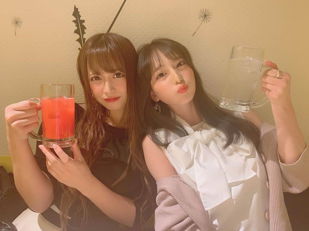 堀尾実咲のインスタグラム：「昨日はチームラウンドガールで打ち上げしてきたよ☺️ わたし普段あんまりお酒飲まないからジョッキ持ってる写真レア🤣w ちなみにレモンサワー🍋  りんこといろんなお話できて楽し過ぎる夜でした👯‍♀️」