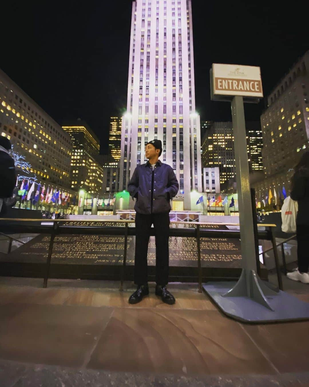 綾部祐二さんのインスタグラム写真 - (綾部祐二Instagram)「I love NYC winter at Rockefeller Center.  down jacket: @overcoat.nyc  Pants: @celine  Boots: @maisonmargiela  Hat: @rafsimons」11月9日 12時58分 - yujiayabe