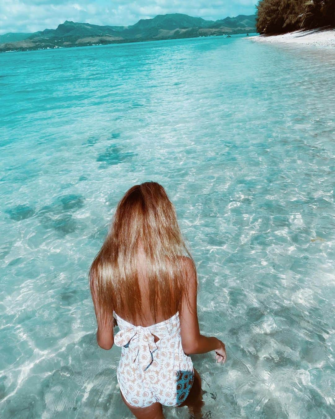 ユミ さんのインスタグラム写真 - (ユミ Instagram)「So brightly clear water in Cocos island🚿💙💙💙﻿ ﻿ 最南端から船で向かう離島の﻿ cocos island🛥🌈﻿ ここほんっとに最高だったー😍❤️💕﻿ 一生いたくなっちゃうゼリーみたいな抜群の透明度👏🏽🧡✨✨﻿ ﻿ このもうちょっと奥に、人のいない絶景パラダイススポットを見つけてしまった😳😳📍 から、そこもまた載せるね〜😍❤️✌🏾✨﻿ ﻿ 👙は @___amandaofficial のだよ✨﻿ レトロな🌻とバックリボンが可愛いー🧡﻿」11月9日 12時58分 - yuminchu1029