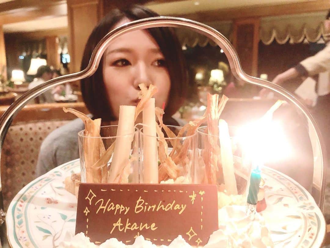 神宮 若奈さんのインスタグラム写真 - (神宮 若奈Instagram)「高校の親友ちゃんのお誕生日会🎂💗 @hotelchinzansotokyo_official . . . ローストビーフを求めて 椿山荘でディナーをしてきたよ🍽💕 . 前菜も分厚すぎるローストビーフも 大きすぎませんか？っていうチーズケーキも アーモンドチェリーティも 全てが美味しくて可愛いくて 幸せなひとときでした...💗 . . こうして高校卒業してからも毎年お誕生日を お祝いできるのが嬉しい✨ . あかねいつもありがとう！ そしてお誕生日おめでとう🎊 . . #bd #birthdaydinner #party #chinzanso #椿山荘 #japan #tokyo #ローストビーフ #美味しかった #お誕生日会 #お誕生日 #10月末だったけどw #love #xoxo  #wakanastyle #wakanabody #ナイフの向きどーしたw #椿山荘ルジャルダン」11月9日 13時32分 - jinguwakana