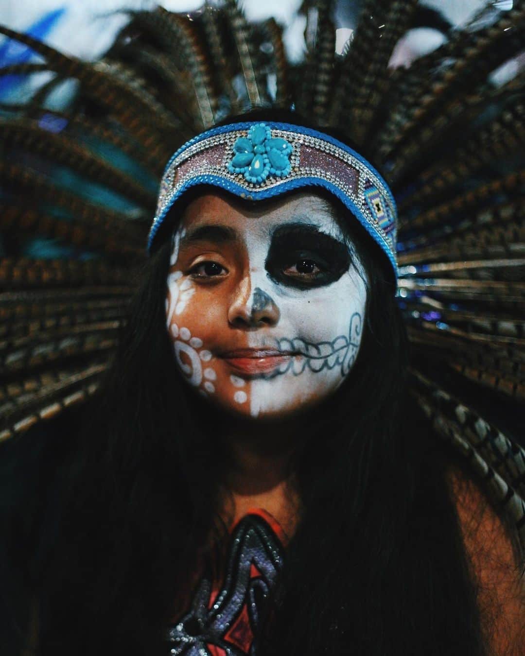 のインスタグラム：「#メキシコシティ #メキシコ #死者の日 #写真 #写真家 #mexicocity #catrinamakeup #paisajecdmx #mexico_maravilloso  #streetclassics #adorama #망자의날 #catrina #dayofthedead #diademuertos #diadelosmuertos #reportagespotlight #streetleaks  #mexico_amazing  #halloween #photocinematica #neomexicanismos #urbanacdmx  #catrinario #thisweekoninstagram」