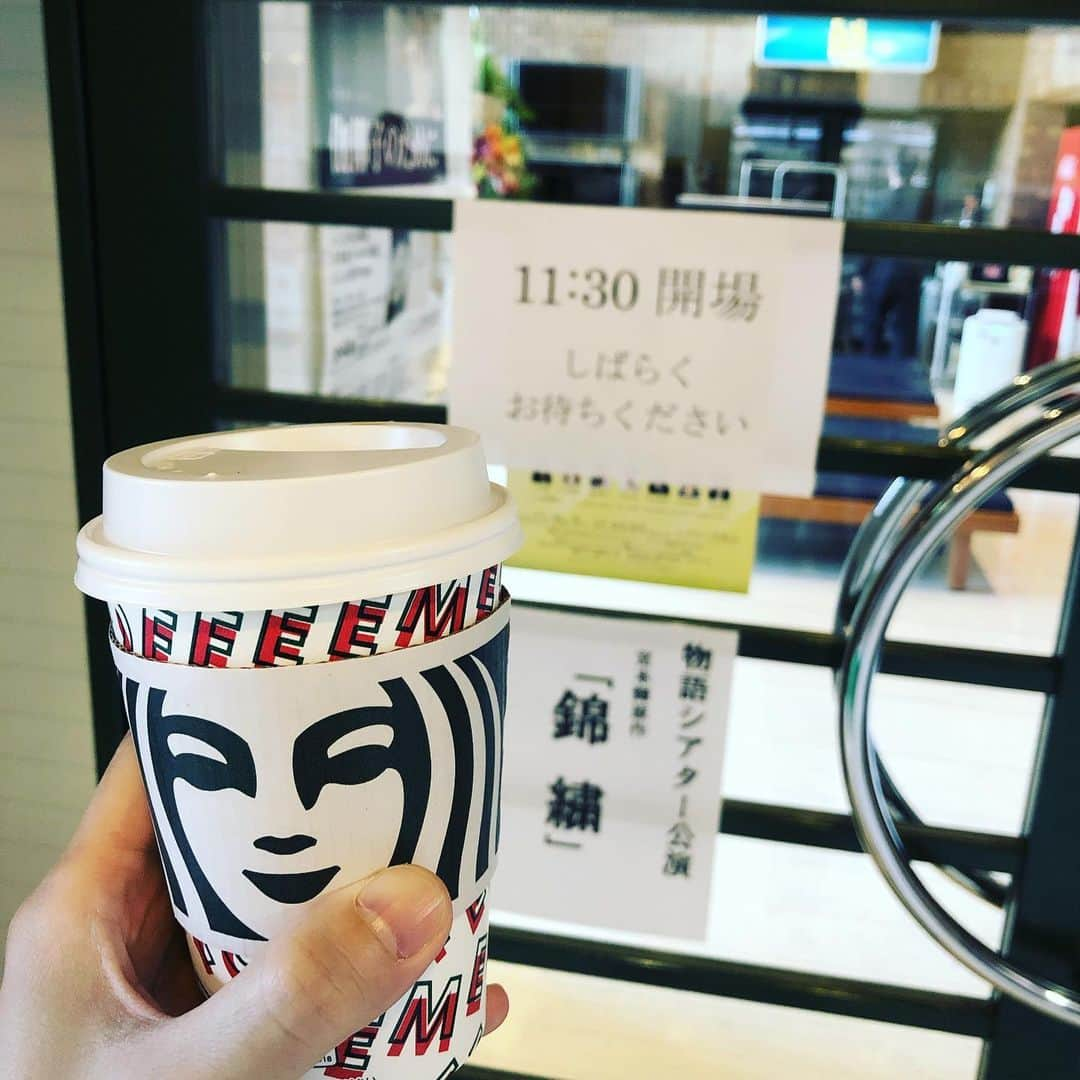 木村良平さんのインスタグラム写真 - (木村良平Instagram)「今年2回目？3回目？くらいに事務所にきたら、ロビー入れなかった。良い公演を！ #劇団ひまわり #本番中 #starbucks」11月9日 14時13分 - ryouhey_drunk