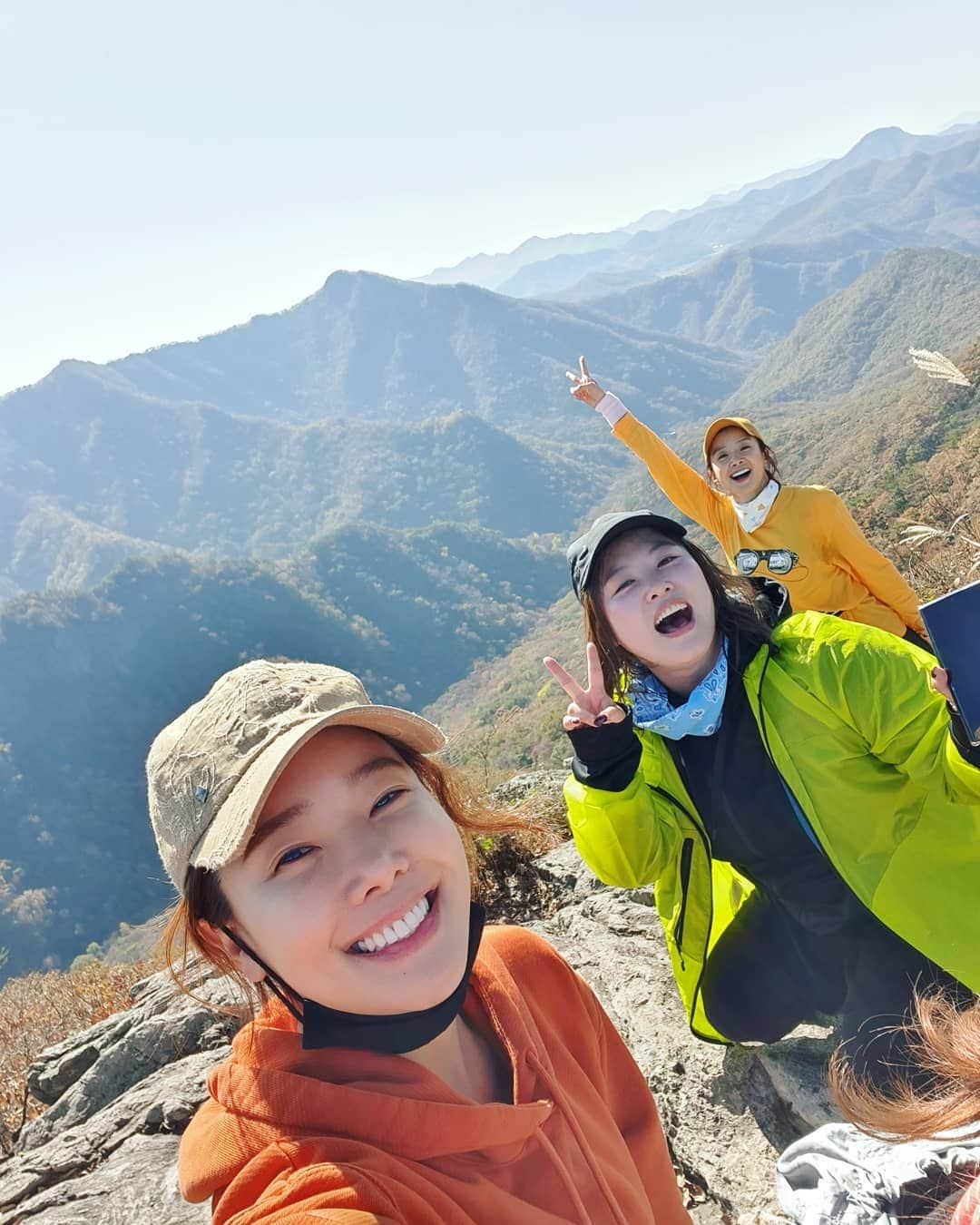 イ・シヨンさんのインスタグラム写真 - (イ・シヨンInstagram)「정말 하루 길었다 못잊을만큼❤ 사진도 진짜 많이 남기고ㅋㅋ(너무힘들었는데 일케마니 언제 찍었데요?ㅋㅋ남는건사진이라는굳은신념🤣)」11月9日 14時20分 - leesiyoung38