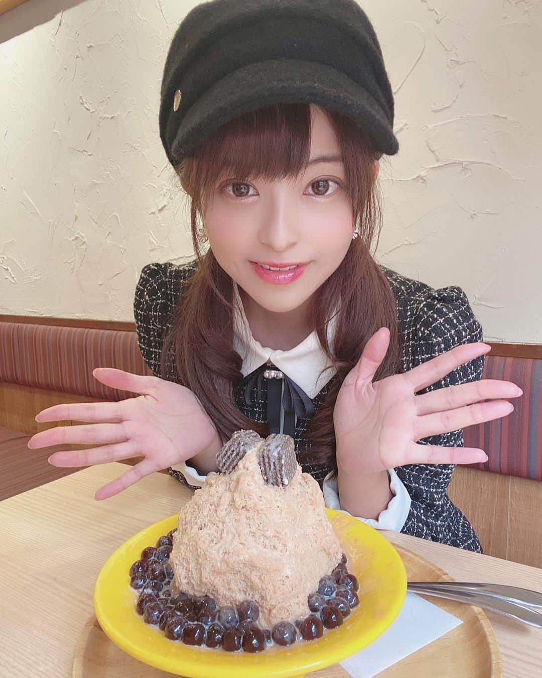 桜もこさんのインスタグラム写真 - (桜もこInstagram)「タピオカ付きミルクティーかき氷🍧  #かき氷 #🍧 #鼎雲茶倉 #横浜 #横浜中華街 #タピオカ #ミルクティーかき氷 #ミルクティー #happy」11月9日 14時26分 - mokochan319