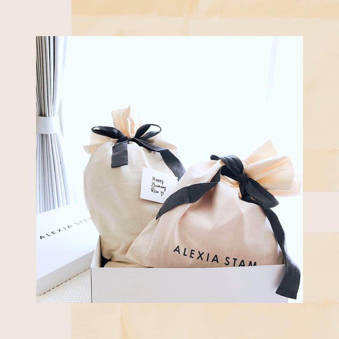 RisaWisteriaのインスタグラム：「Birthday gift from @alexiastam1988 @alexiastam_official 😍💗💗💗 Untying a ribbon like this is the best moment😍😍😍Isn’t it??💝💝💝 Thank you soooo much💕 Love all crew of  @alexiastam_official 💝💝💝」
