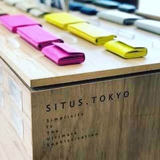 のインスタグラム：「期間限定ショップ 11.9-11.15 / 1F ENTRANCE SPACE 💐SITUS 11.9-11.15 / 2F CONTAINER 💐Nora Lily . 1枚目：SITUS SITUS=Simplicity is the Ultimate Sophistication.(シンプルさは究極の洗練さである。) 本質的な個性を引き出すためのシンプルデザイン - 何年経ってもその魅力が色褪せることがなく愛され続ける、そんなタイムレスなアイテムを展開。 . 2枚目：Nora Lily ディレクター内田ゆうほが手掛けるユニセックスブランド。あくまで自分らしく、さりげなくトレンドを取り入れた新しいファッションを提案し、レディース・メンズにとらわれず、ボーダレスな商品を展開。 . #situs #situs.tokyo #サイタス #noralily #nora_lily #ノラリリー #内田ゆうほ #laforet #harajuku #laforetharajuku #ラフォーレ #原宿 #ラフォーレ原宿 #popupshop #期間限定 #CONTAINER」