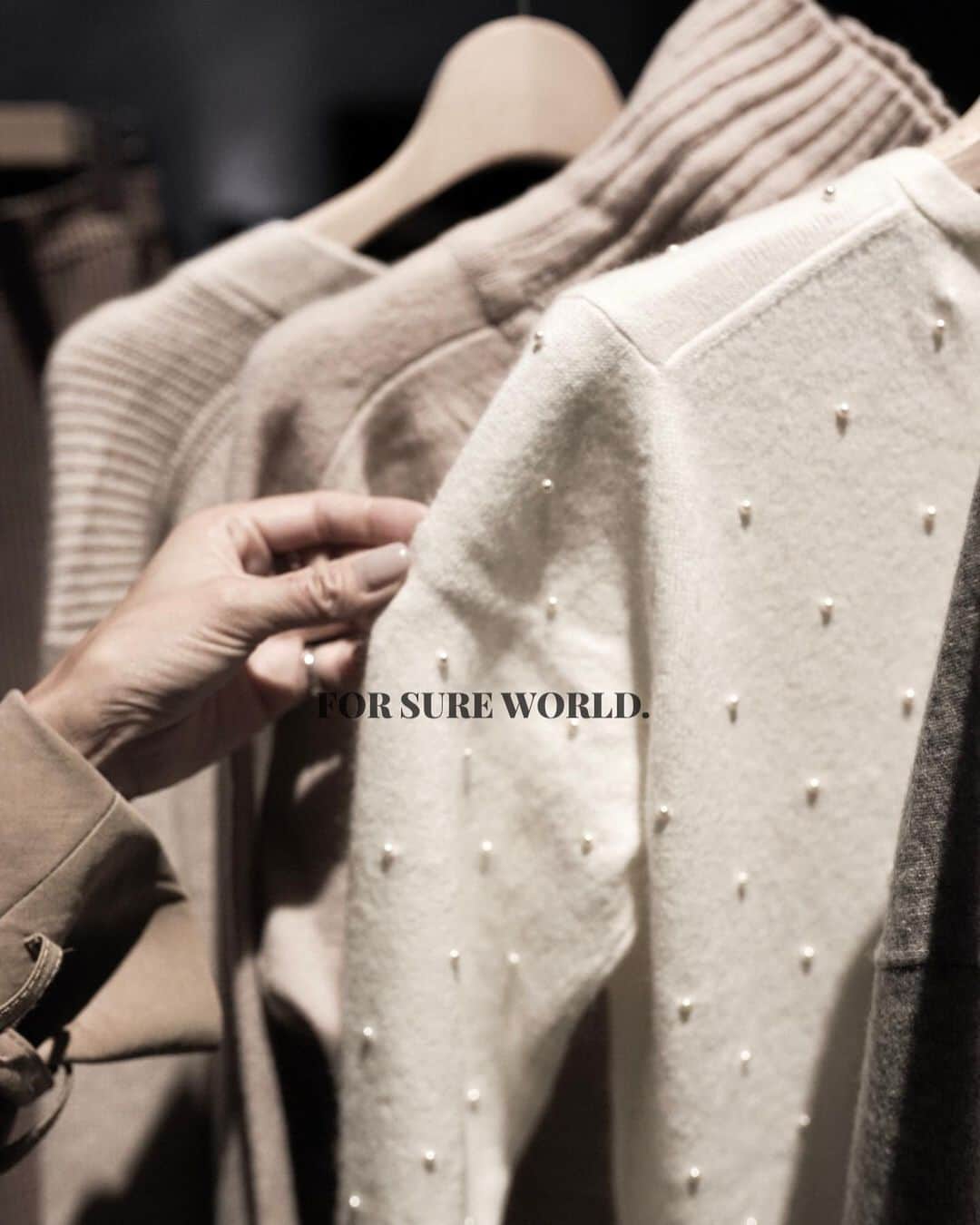 島野ミキさんのインスタグラム写真 - (島野ミキInstagram)「・ ・ "FOR SURE×WORLD" レセプションパーティーにご招待して頂きました👗✨ ファッションサイトの『𝖥𝖮𝖱 𝖲𝖴𝖱𝖤に 𝖶𝖮𝖱𝖫𝖣』から﻿ 4ブランドが出店するとのことで﻿ 会場には𝖶𝖮𝖱𝖫𝖣の秋冬の新作アイテムがたくさん😍 可愛いのたくさんあってどれに付けるか迷った(＞＜) ﻿・ ▼出店ブランドコチラ﻿ @aquagirl_official @agbyaquagirl﻿ @dressterior_official @anatelier_official﻿ ﻿ 詳細はこちらでCheckしてみてね！ 🔜 @forsure__official ﻿ ﻿・ ・ #forsure#world#aquagirl#agbyaquagirl#dressterior #anatelier#ワールドナイト#worldnight﻿ #オシャレコーデ#秋冬コーデ#秋冬アイテム#レセプションパーティー#ワンピ#コート#tokyo#美容女子#グルメ女子#ワンピ女子#オトナ女子#美容好きな人と繋がりたい#PR#패션#영향력#코디네이트#北青山#ファッション#fashion#ootd#shopping#ネットショップ」11月9日 14時58分 - miki_shimano