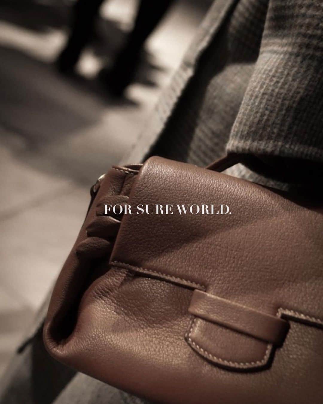 のインスタグラム：「・ ・ "FOR SURE×WORLD" レセプションパーティーにご招待して頂きました👗✨ ファッションサイトの『𝖥𝖮𝖱 𝖲𝖴𝖱𝖤に 𝖶𝖮𝖱𝖫𝖣』から﻿ 4ブランドが出店するとのことで﻿ 会場には𝖶𝖮𝖱𝖫𝖣の秋冬の新作アイテムがたくさん😍 可愛いのたくさんあってどれに付けるか迷った(＞＜) ﻿・ ▼出店ブランドコチラ﻿ @aquagirl_official @agbyaquagirl﻿ @dressterior_official @anatelier_official﻿ ﻿ 詳細はこちらでCheckしてみてね！ 🔜 @forsure__official ﻿ ﻿・ ・ #forsure#world#aquagirl#agbyaquagirl#dressterior #anatelier#ワールドナイト#worldnight﻿ #オシャレコーデ#秋冬コーデ#秋冬アイテム#レセプションパーティー#ワンピ#コート#tokyo#美容女子#グルメ女子#ワンピ女子#オトナ女子#美容好きな人と繋がりたい#PR#패션#영향력#코디네이트#北青山#ファッション#fashion#ootd#shopping#ネットショップ」