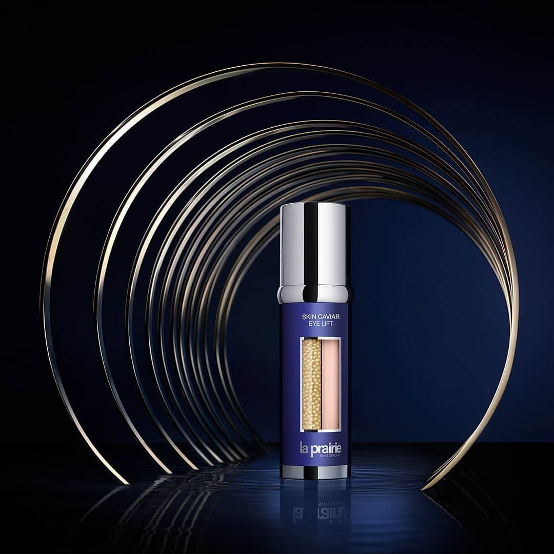 DFS & T Galleriaさんのインスタグラム写真 - (DFS & T GalleriaInstagram)「Experience the new Skin Caviar Eye Lift, the first eye-opening serum for your eyes, including brows - @laprairie ‘s gentle yet effective answer to eye lifting and firming concerns.  #LaPrairie #SkinCaviar」11月9日 15時04分 - dfsofficial