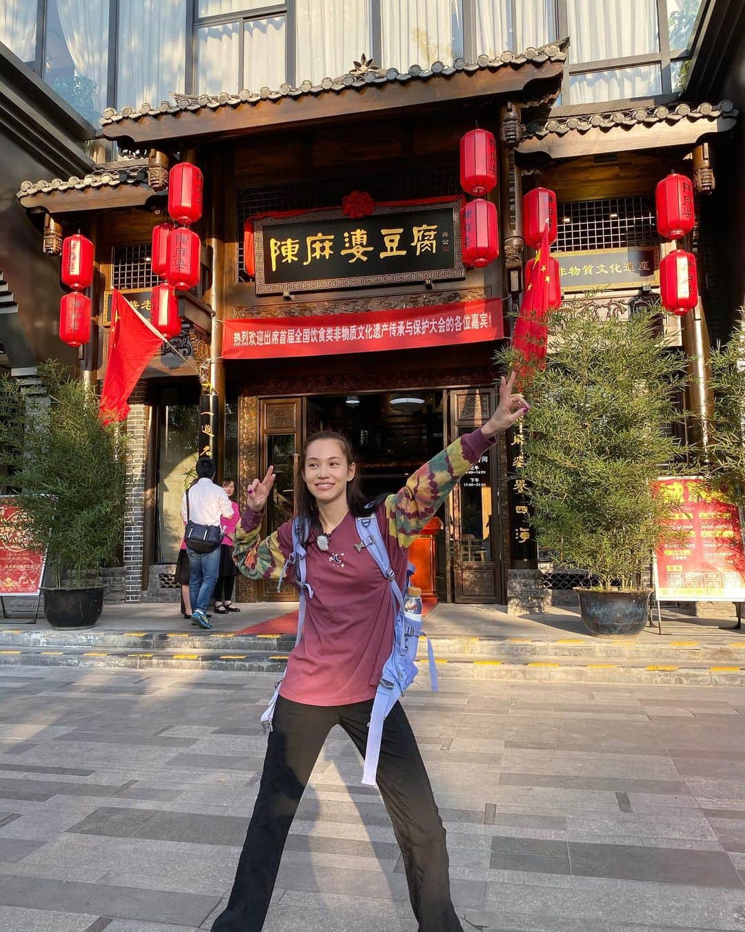 水原希子 さんのインスタグラム写真 - (水原希子 Instagram)「ブラを捨て旅に出よう🌏🏃🏻‍♀️ 中国、四川省の成都で絶賛撮影中🐼✌🏻 成都はずっと来てみたい場所だったから、 やっと来られて嬉しい❣️ 大好きな四川料理と世界一好きなスイーツ、 🍡 湯圓を食べれて嬉しみMAX⤴︎☺️💕 @brasute_hulu で旅の様子を更新していくので 是非チェックしてみてね😘✨ #ブラを捨て旅に出よう  #kikosinfinitejourney」11月9日 15時07分 - i_am_kiko