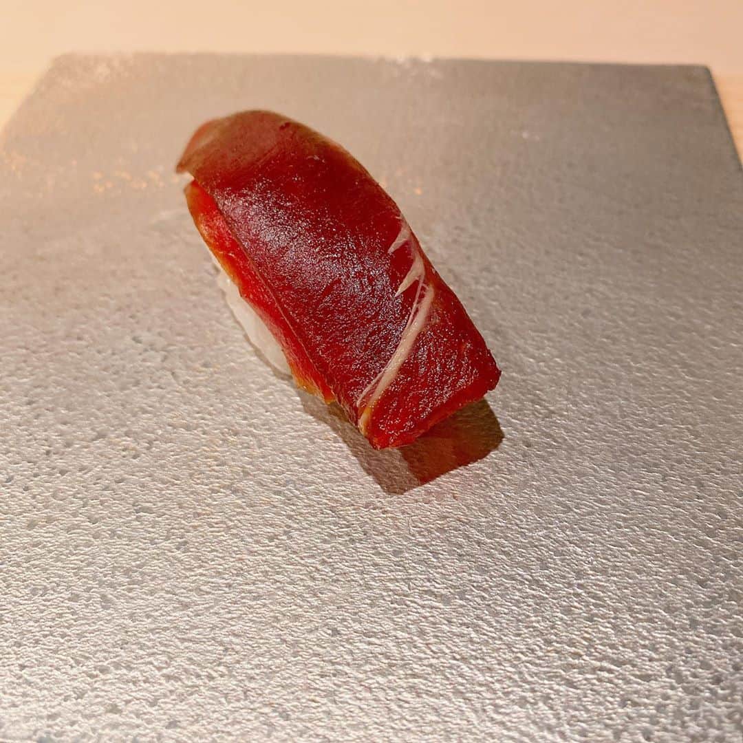 佐野ひなこさんのインスタグラム写真 - (佐野ひなこInstagram)「最近お気に入りのお寿司屋さん🍣 マグロのづけが、おいしすぎて おかわり、、、 #ひなグルメ」11月9日 15時13分 - hinako_sano