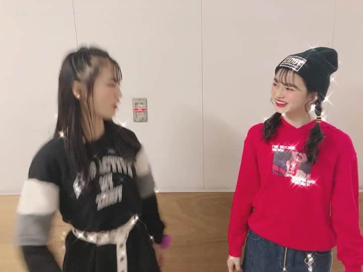ニコ☆プチのインスタグラム：「じゃれてるルキユナ😗 . . #イベントの裏側 #関谷瑠紀  #高比良由菜 #ボクシング🥊 ？」