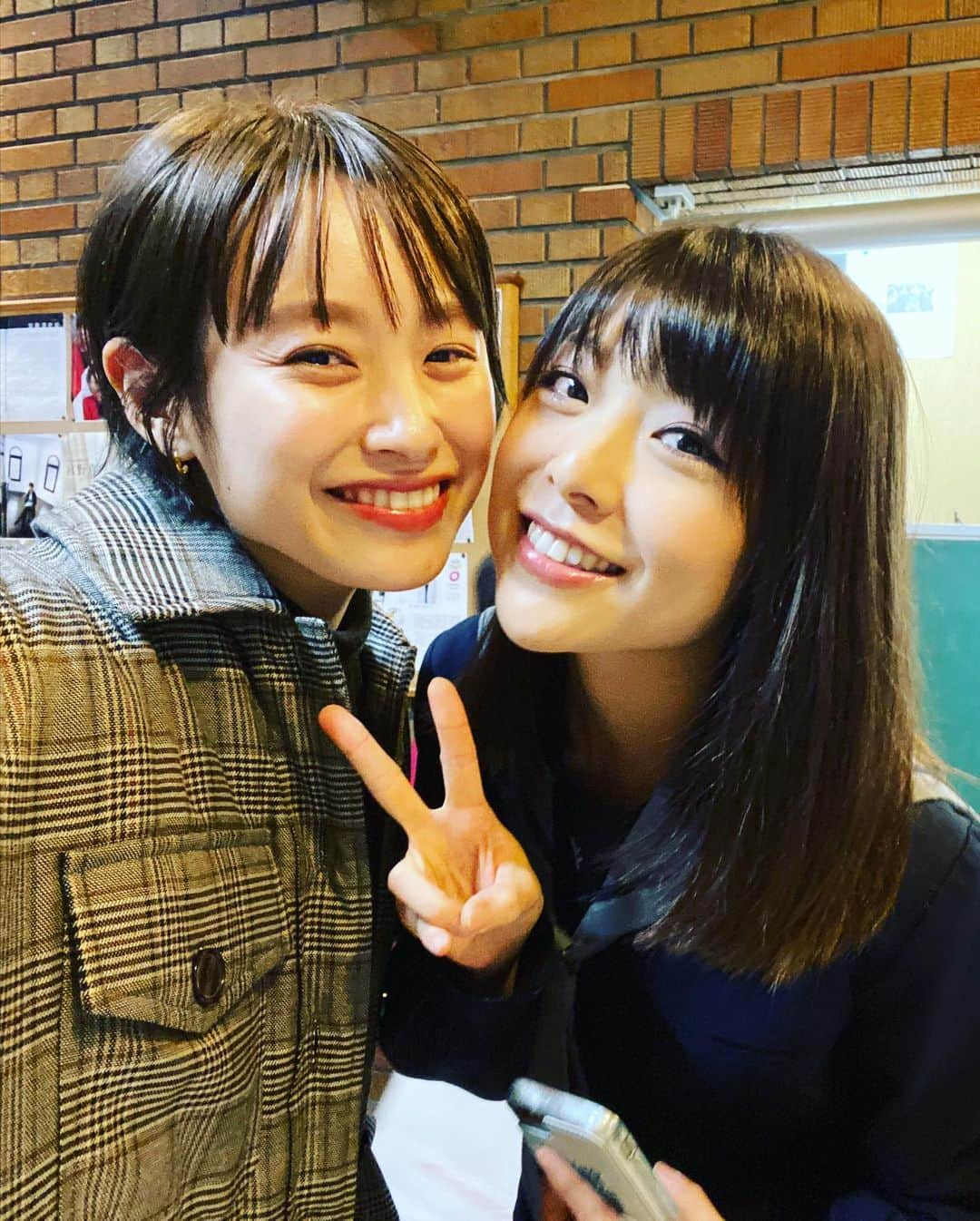 小川麻琴さんのインスタグラム写真 - (小川麻琴Instagram)「愛と麻琴💕 観に来てくれてありがとう🥰 #朗読劇  #錦繍  #代官山シアター  #高橋愛  #同期 #心友  #大好き」11月9日 15時25分 - 1029_makoto