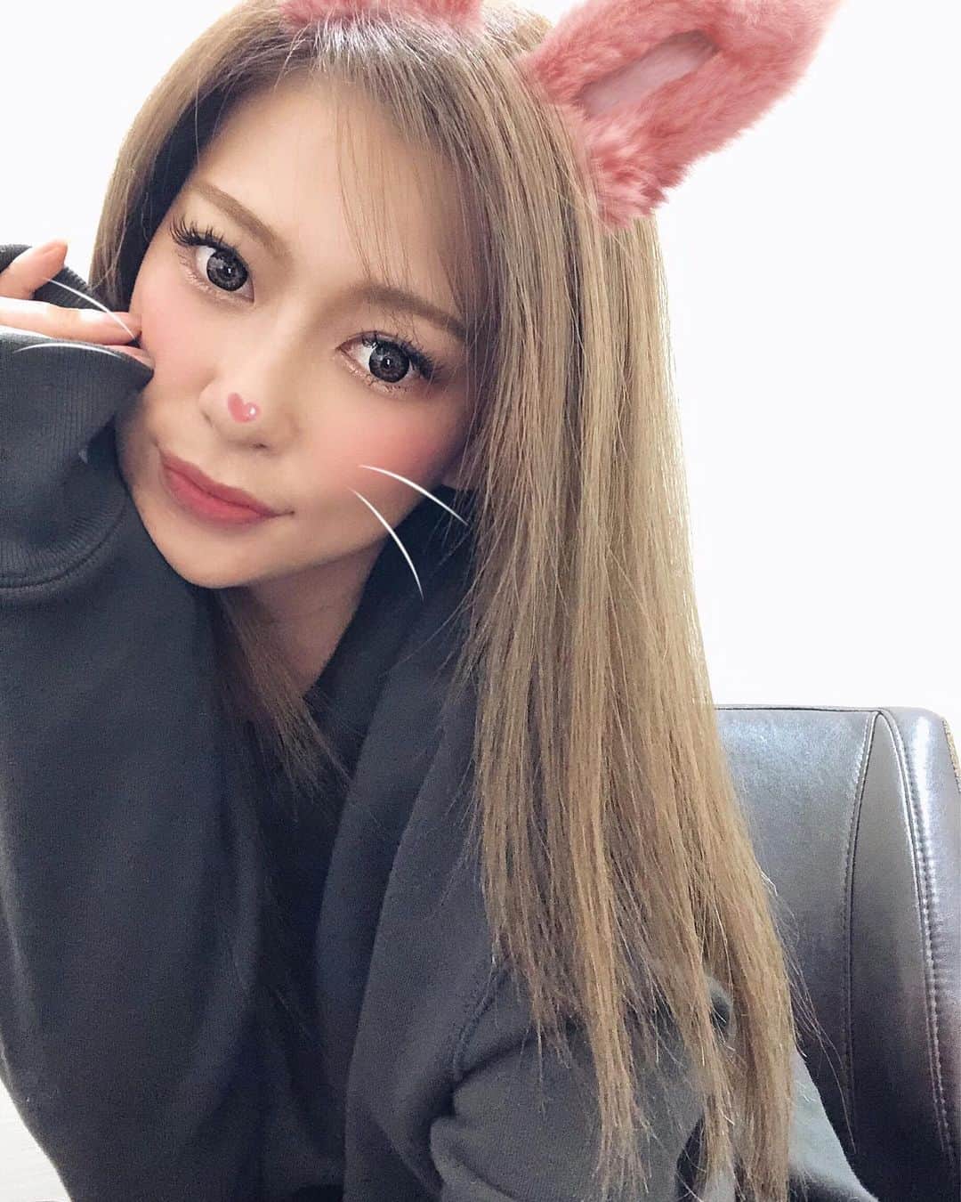 長谷川唯のインスタグラム：「・ ・ Snowで遊んでみた💋🐰💋さて大好きな実家でゆーっくりします💓💓 ・ ・ #bunny #me #アプリで遊ぶ #三重県 #実家帰省」