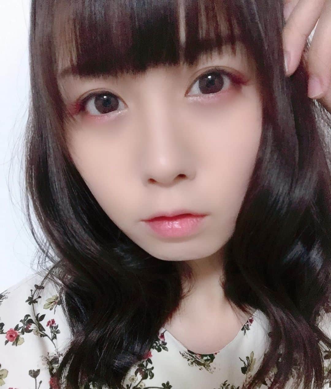 浦えりかのインスタグラム：「DOLLYWINK @dolly_wink の新部分用つけまつげ『EASYLASH』をつけてみたよー☆ ホリデーピンクとカールブラウン。 4枚目はつけていない状態の目です。 私つけまつげつけるのめっちゃ下手くそなのだけど、アイシャドウとか塗る前につけまつげつけたらつけやすいことに色々試していて気付いた！（笑） てかアイメイク前につけまつげつけると失敗しても直すの楽チン＼(^o^)／ 次はどれ試してみようかなー。 どれつけているとこ見てみたいですか？  #dollywink #easylash #10秒マツエク #つけまつげ #部分用つけまつげ #カラーメイク」