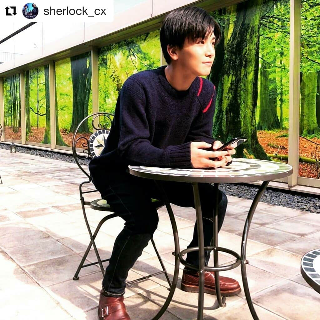 岡山放送さんのインスタグラム写真 - (岡山放送Instagram)「#Repost @sherlock_cx (@get_repost) ・・・ ‪🎬#シャーロック ‬ ‪撮影合間の一コマ📸‬ ‪#岩田剛典 さん✨休憩中をパシャリ📸‬ ‪お天気も良くポカポカ陽気の秋晴れ☀️‬ ‪佇むだけで絵になります✨👏‬ 若宮の目線の先には……⁉️🤔 ‪#6話の放送まであと3日 ‼️‬ ‪#11月11日 月曜よる9時の‬ ‪6話放送をお楽しみに〜✨🕵🏻👨‍⚕️👮‍♂️ . . ‬ ‪#月曜よる9時‬ ‪#若宮潤一の佇むだけで絵になるシリーズ‬ #皆さんお待ちかねの . ‪#フジテレビ‬ ‪#月9‬ #6話は何色 #熱っ  #フジテレビ系列#FNS#8ch#OHK#岡山放送」11月9日 15時57分 - ohk_official