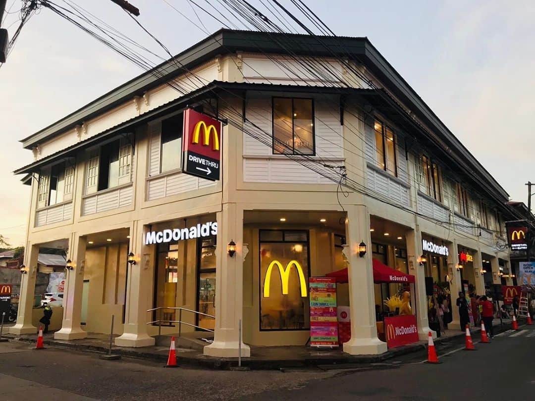 McDonald's Philippinesのインスタグラム：「@gsnparchstudio captured a nice photo of one of our unique branches. When you’re in Silay City, don’t forget to swing by and check it out! 😉」