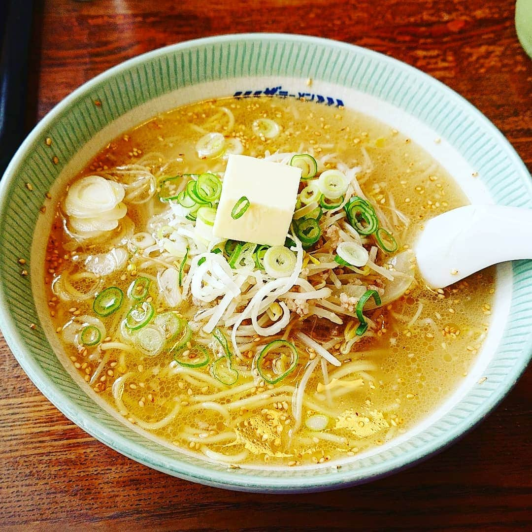 秦まりなさんのインスタグラム写真 - (秦まりなInstagram)「【ラーメン探訪記】 どさん子大将 大山店＊塩ラーメン(バター追加) . 地元の人気店！ 味噌も美味しいけど塩も絶品なんです！ 思わず飲み干したくなるスープ、バターのコクが加わるとますますたまりません…✨ ごちそうさまでした！ . . . #ラーメン #ラーメン大好き #ラーメンパトロール#ラーメン好きな人と繋がりたい #ラーメンインスタグラマー #ラーメン巡り #ラーメンランチ #ラーメン食べ歩き #ラーメン好きと繋がりたい #ラーメン女子 #麺スタグラム #麺スタグラマー #塩ラーメン #塩バターラーメン #どさん子ラーメン #どさん子大将 #鳥取#tottori#米子#yonago#大山#daisen#アナウンサー#announcer」11月9日 16時08分 - marina.hata