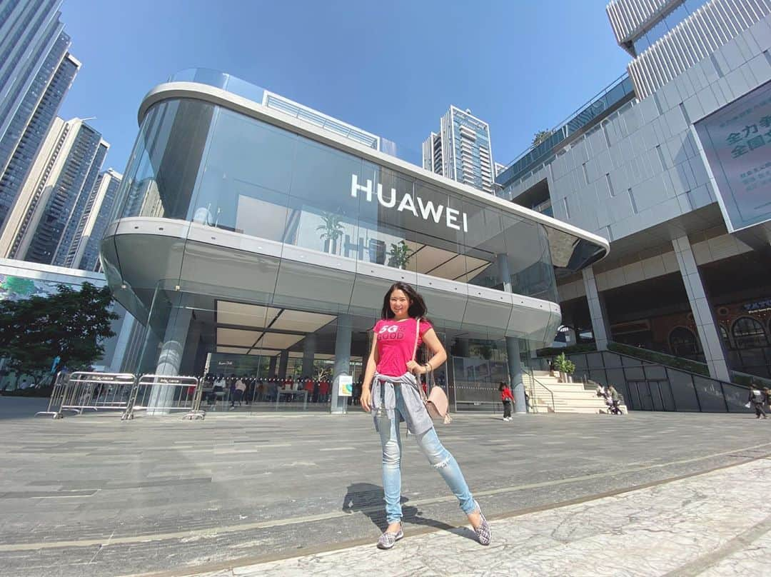 Ayanoさんのインスタグラム写真 - (AyanoInstagram)「Huawei's first global flagship store in Shenzhen. . 9月末に深圳の南山にオープンしたばかりのHUAWEI初の巨大なグローバル旗艦店に来ました✨ それにしても広角レンズ盛れすぎ🤣 #HUAWEI #Shenzhen」11月9日 16時12分 - ayanotdo